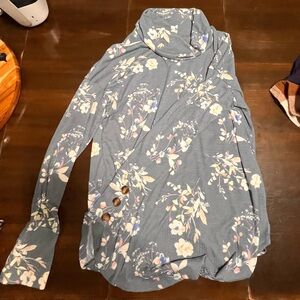 LuLaRoe Aubrey Shirt Size Medium
